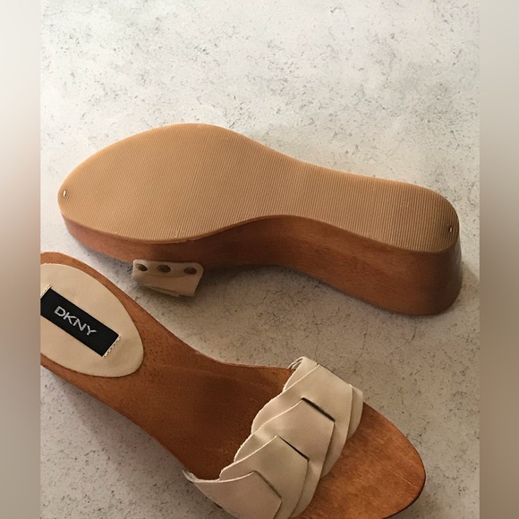 NWOT DKNY Ivory Leather Upper Wooden Platform Sandal Size 8.5 - Picture 14 of 15